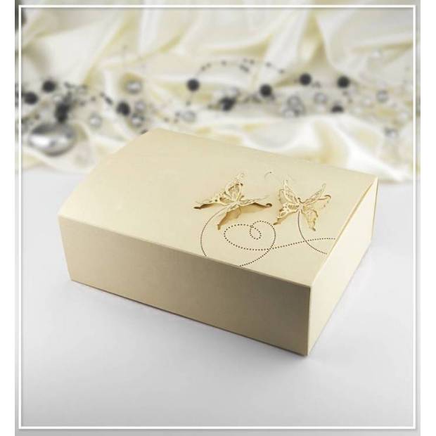 Svadobná krabička na výslužky zlatý motýlí vzor (18,5 x 13,5 x 5,8 cm) - dortis